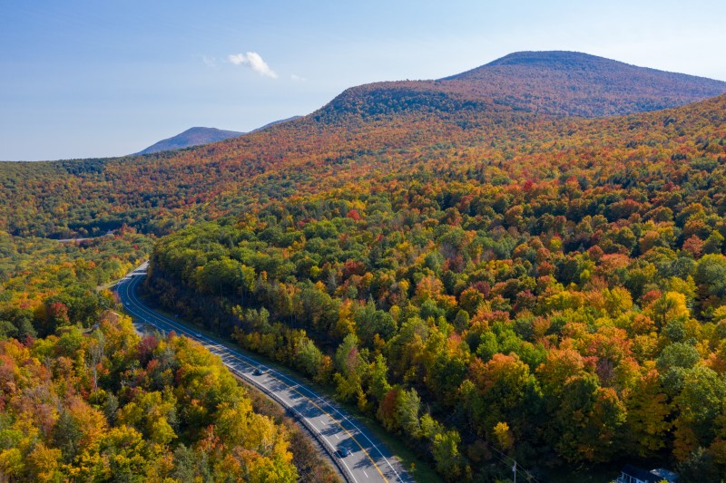 charter a private helicopter to the Hudson Valley to experience beautiful fall foliage